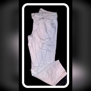 American Eagle white size 6 'Tomgirl' Jeans